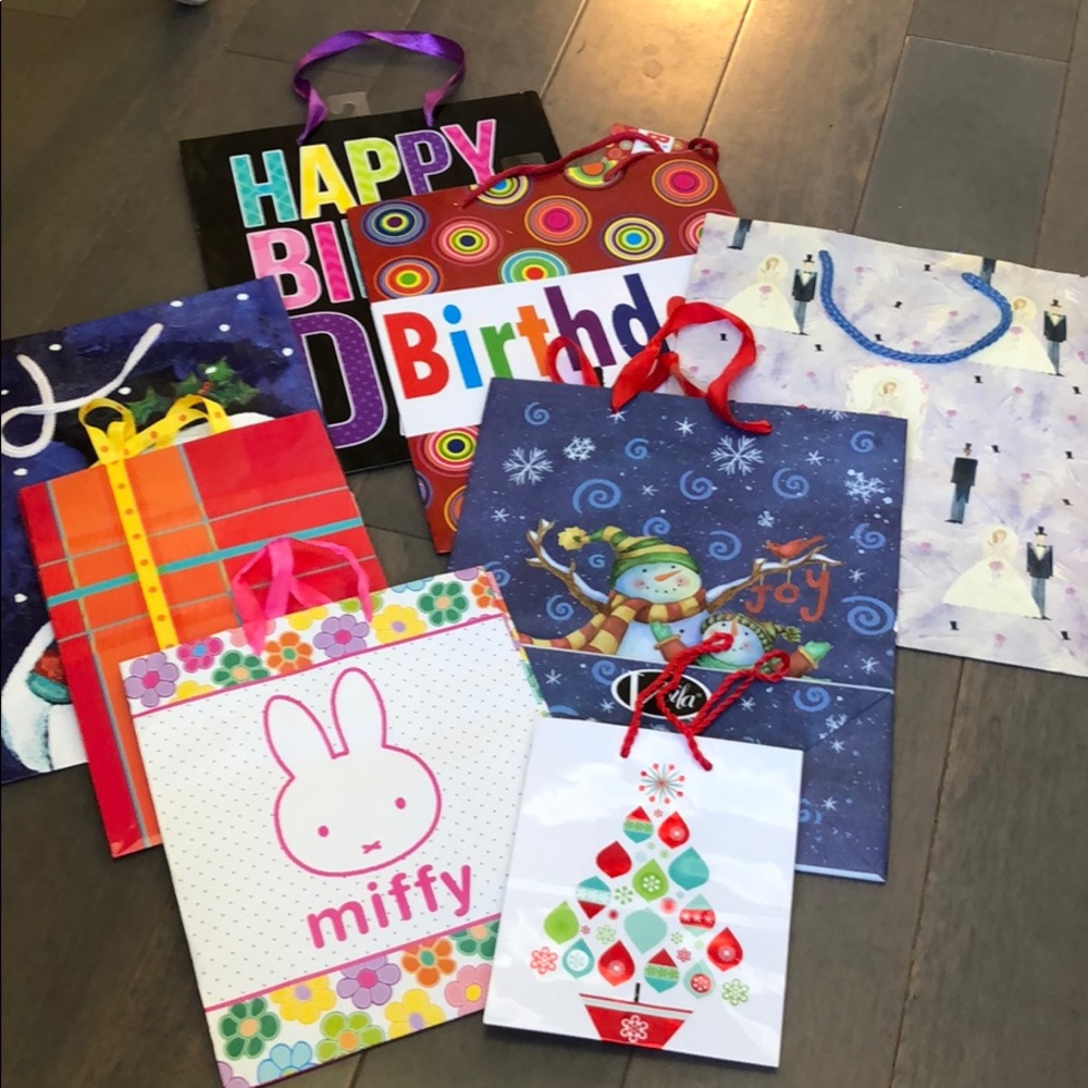 Variety of 8 gift bags! 🎁